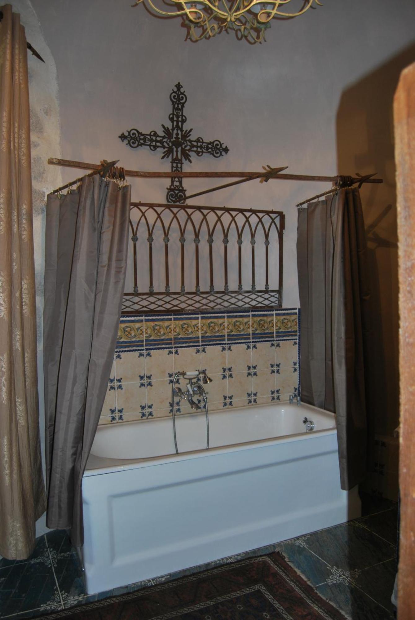 Chateau De Chantelauze Olliergues Bilik gambar