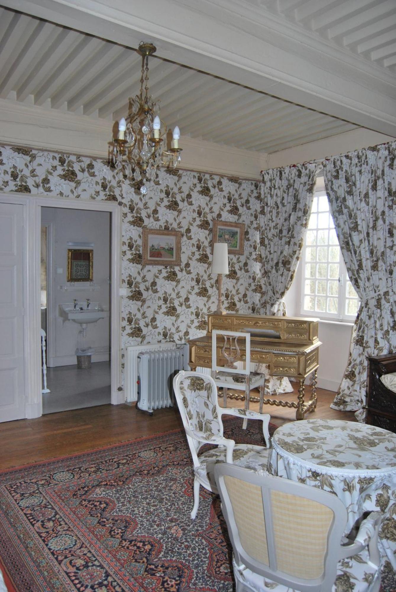 Chateau De Chantelauze Olliergues Bilik gambar