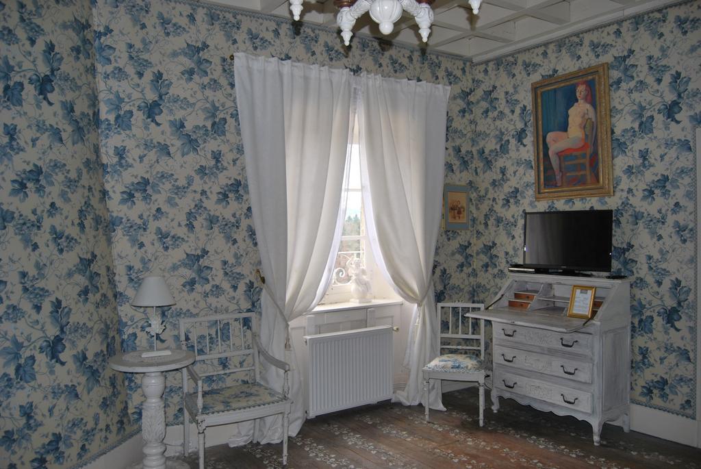 Chateau De Chantelauze Olliergues Bilik gambar