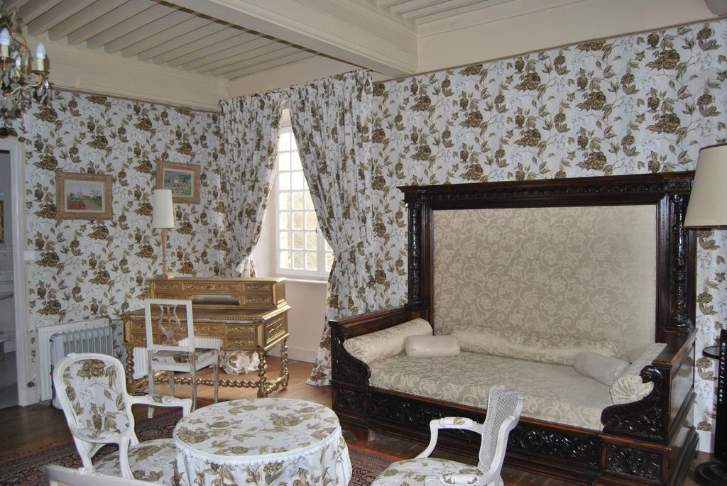 Chateau De Chantelauze Olliergues Bilik gambar