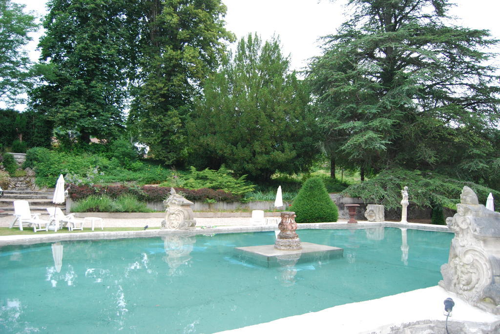 Chateau De Chantelauze Olliergues Luaran gambar