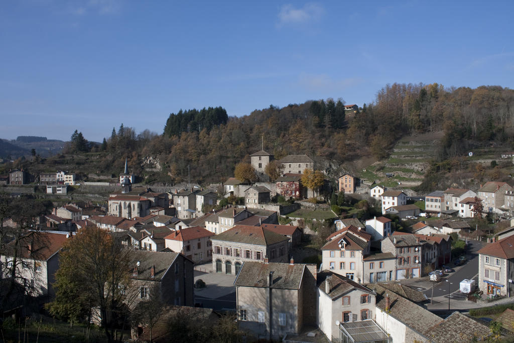 Chateau De Chantelauze Olliergues Luaran gambar