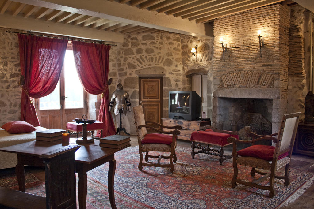 Chateau De Chantelauze Olliergues Bilik gambar