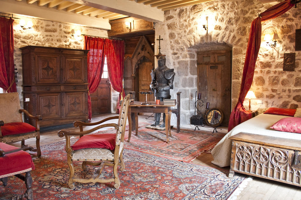 Chateau De Chantelauze Olliergues Bilik gambar